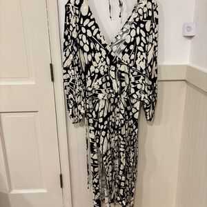 Topshop Black and Cream Long Sleeve Dress